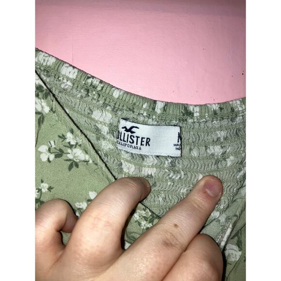 Hollister green dainty floral poofy sleeve size medium - Picture 3 of 4